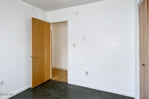 Tiny photo for 1425 White Avenue, Fremont, OH 43420 (MLS # 10008564)