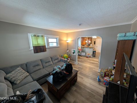 Tiny photo for 1833 Wychwood Street, Toledo, OH 43613 (MLS # 10007872)