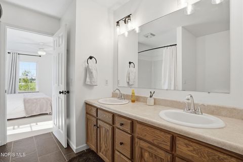 Tiny photo for 802 Kildare Lane, Bowling Green, OH 43402 (MLS # 10006842)