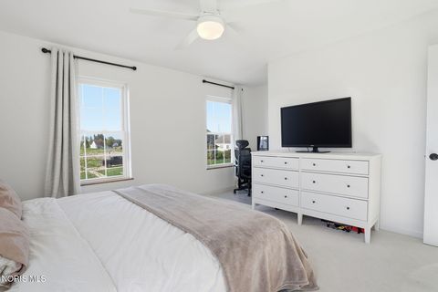 Tiny photo for 802 Kildare Lane, Bowling Green, OH 43402 (MLS # 10006842)