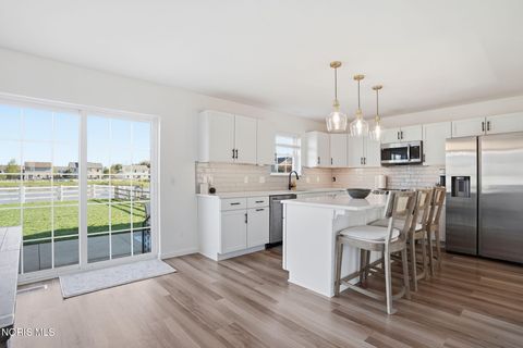 Tiny photo for 802 Kildare Lane, Bowling Green, OH 43402 (MLS # 10006842)