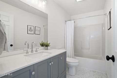 Tiny photo for 802 Kildare Lane, Bowling Green, OH 43402 (MLS # 10006842)