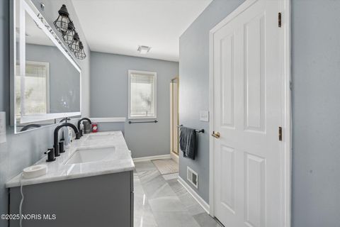 Tiny photo for 5666 Fox Hollow Court, Sylvania, OH 43560 (MLS # 10000448)