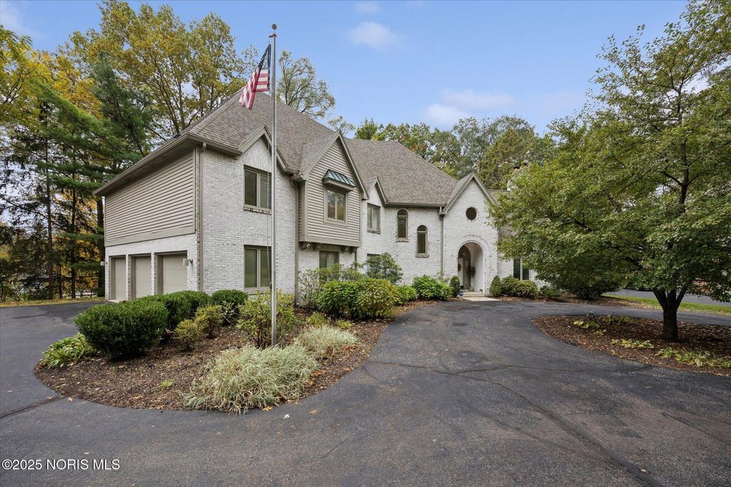 Photo for 5220 S Oak Court, Toledo, OH 43623 (MLS # 10000632)