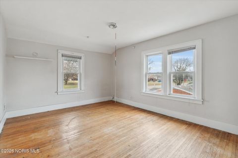 Tiny photo for 2849 W Laskey Road, Toledo, OH 43613 (MLS # 10003927)