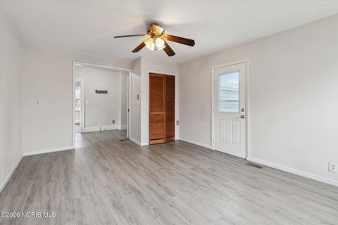 Tiny photo for 2849 W Laskey Road, Toledo, OH 43613 (MLS # 10003927)