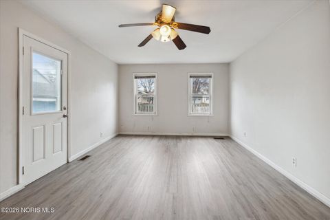 Tiny photo for 2849 W Laskey Road, Toledo, OH 43613 (MLS # 10003927)