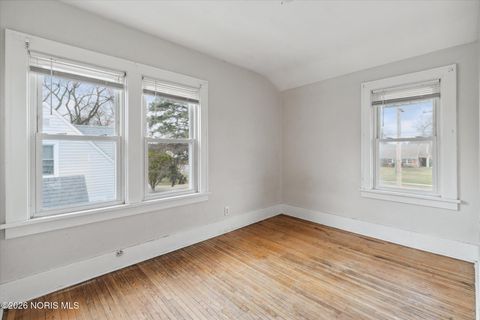 Tiny photo for 2849 W Laskey Road, Toledo, OH 43613 (MLS # 10003927)