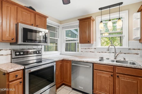 Tiny photo for 2023 Riverview Court, Toledo, OH 43614 (MLS # 10014066)