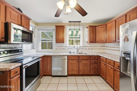 Tiny photo for 2023 Riverview Court, Toledo, OH 43614 (MLS # 10014066)