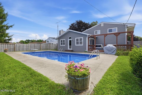 Tiny photo for 5326 Grosse Point Parkway, Toledo, OH 43611 (MLS # 10012428)