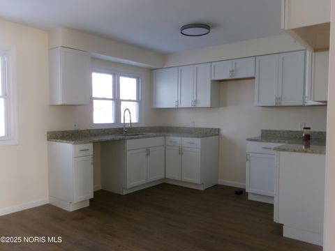 Tiny photo for 6 W Center Street, Leipsic, OH 45856 (MLS # 10002423)