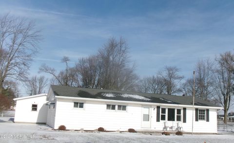 Photo of 6 W Center Street, Leipsic, OH 45856 (MLS # 10002423)