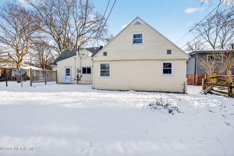 Tiny photo for 1010 Walnut Street, Perrysburg, OH 43551 (MLS # 10002240)