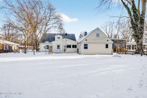 Tiny photo for 1010 Walnut Street, Perrysburg, OH 43551 (MLS # 10002240)
