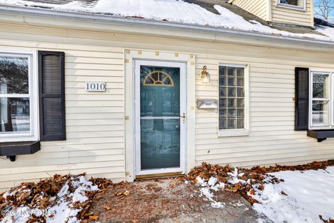 Tiny photo for 1010 Walnut Street, Perrysburg, OH 43551 (MLS # 10002240)