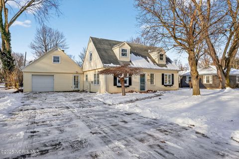 Tiny photo for 1010 Walnut Street, Perrysburg, OH 43551 (MLS # 10002240)