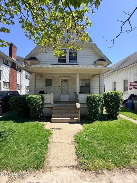 Photo of 701 Thomas Street, Toledo, OH 43609 (MLS # 10007241)