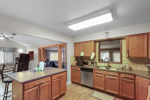 Tiny photo for 2967 Northshore Drive, Toledo, OH 43611 (MLS # 10004304)