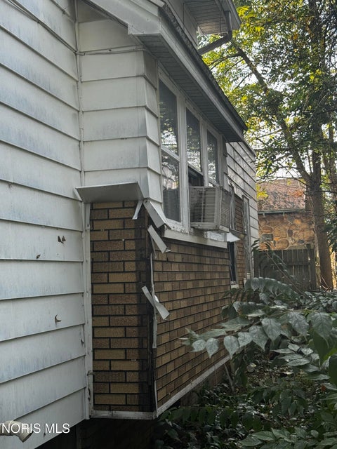 Tiny photo for 824 Bartley Place, Toledo, OH 43609 (MLS # 10012654)
