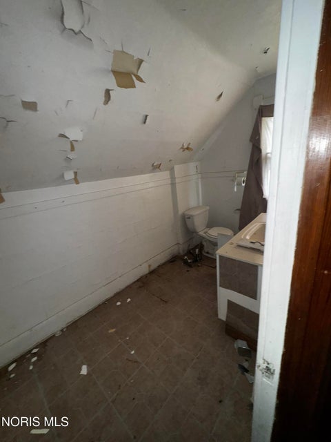 Tiny photo for 824 Bartley Place, Toledo, OH 43609 (MLS # 10012654)