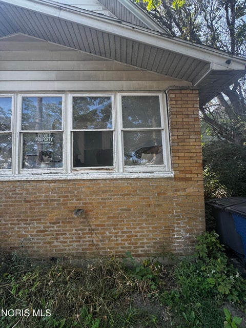Tiny photo for 824 Bartley Place, Toledo, OH 43609 (MLS # 10012654)