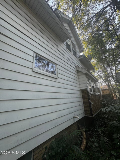 Tiny photo for 824 Bartley Place, Toledo, OH 43609 (MLS # 10012654)