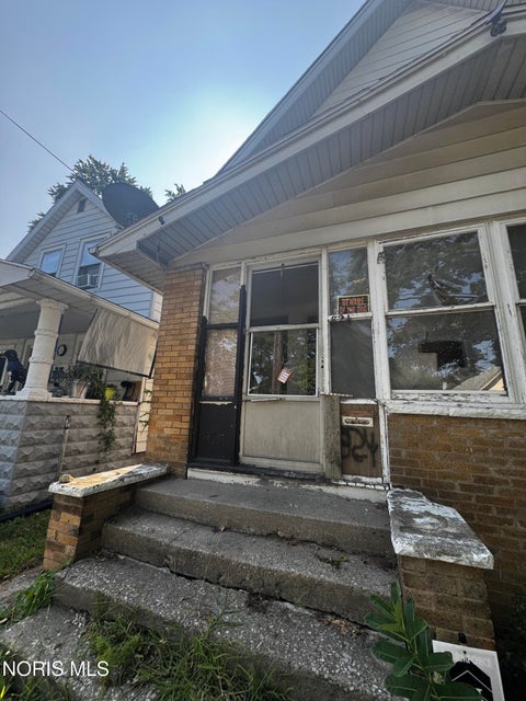 Tiny photo for 824 Bartley Place, Toledo, OH 43609 (MLS # 10012654)