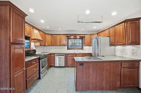 Tiny photo for 332 Buttonwood Avenue, Bowling Green, OH 43402 (MLS # 10006733)