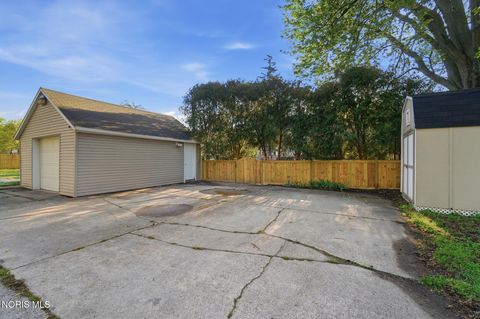 Tiny photo for 332 Buttonwood Avenue, Bowling Green, OH 43402 (MLS # 10006733)