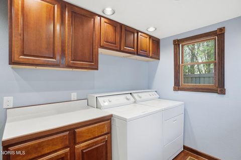 Tiny photo for 332 Buttonwood Avenue, Bowling Green, OH 43402 (MLS # 10006733)