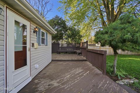 Tiny photo for 332 Buttonwood Avenue, Bowling Green, OH 43402 (MLS # 10006733)