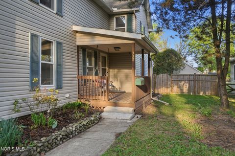 Tiny photo for 332 Buttonwood Avenue, Bowling Green, OH 43402 (MLS # 10006733)