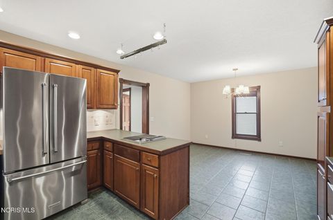 Tiny photo for 332 Buttonwood Avenue, Bowling Green, OH 43402 (MLS # 10006733)