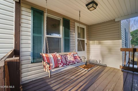 Tiny photo for 332 Buttonwood Avenue, Bowling Green, OH 43402 (MLS # 10006733)