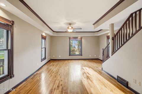 Tiny photo for 332 Buttonwood Avenue, Bowling Green, OH 43402 (MLS # 10006733)