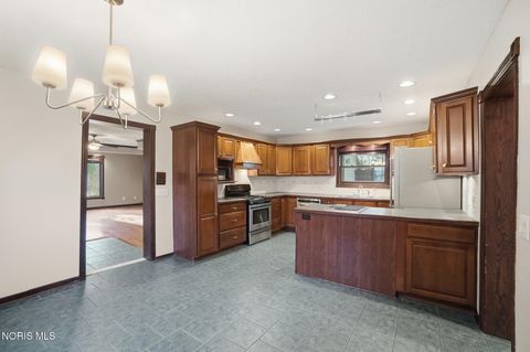 Tiny photo for 332 Buttonwood Avenue, Bowling Green, OH 43402 (MLS # 10006733)