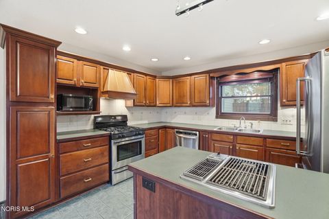 Tiny photo for 332 Buttonwood Avenue, Bowling Green, OH 43402 (MLS # 10006733)