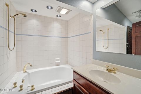 Tiny photo for 332 Buttonwood Avenue, Bowling Green, OH 43402 (MLS # 10006733)