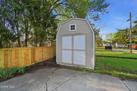Tiny photo for 332 Buttonwood Avenue, Bowling Green, OH 43402 (MLS # 10006733)