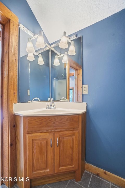 Tiny photo for 332 Buttonwood Avenue, Bowling Green, OH 43402 (MLS # 10006733)