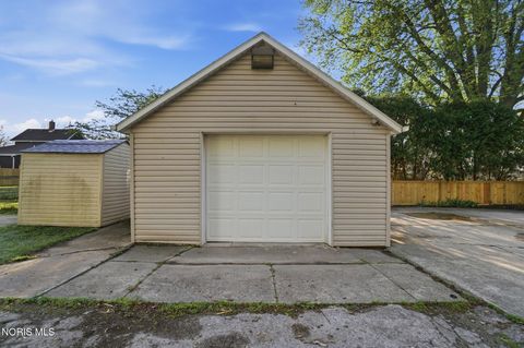 Tiny photo for 332 Buttonwood Avenue, Bowling Green, OH 43402 (MLS # 10006733)