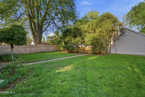 Tiny photo for 332 Buttonwood Avenue, Bowling Green, OH 43402 (MLS # 10006733)