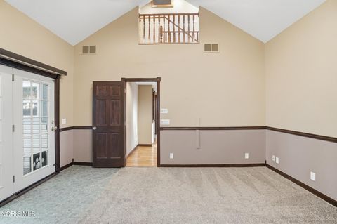 Tiny photo for 332 Buttonwood Avenue, Bowling Green, OH 43402 (MLS # 10006733)