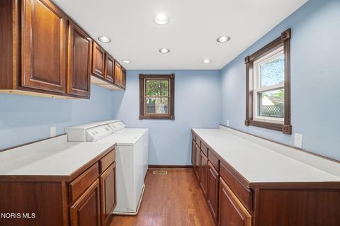 Tiny photo for 332 Buttonwood Avenue, Bowling Green, OH 43402 (MLS # 10006733)