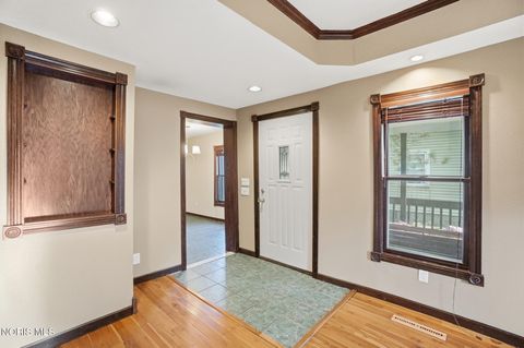 Tiny photo for 332 Buttonwood Avenue, Bowling Green, OH 43402 (MLS # 10006733)