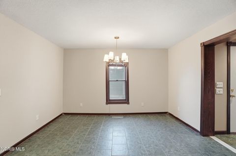 Tiny photo for 332 Buttonwood Avenue, Bowling Green, OH 43402 (MLS # 10006733)