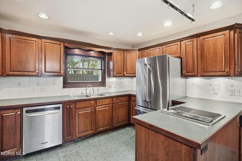 Tiny photo for 332 Buttonwood Avenue, Bowling Green, OH 43402 (MLS # 10006733)