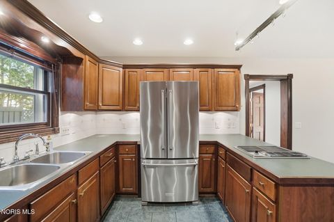 Tiny photo for 332 Buttonwood Avenue, Bowling Green, OH 43402 (MLS # 10006733)