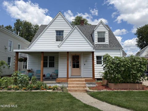 Homes For Sale - 1010 Woodlawn Avenue<br/> Napoleon, OH 43545